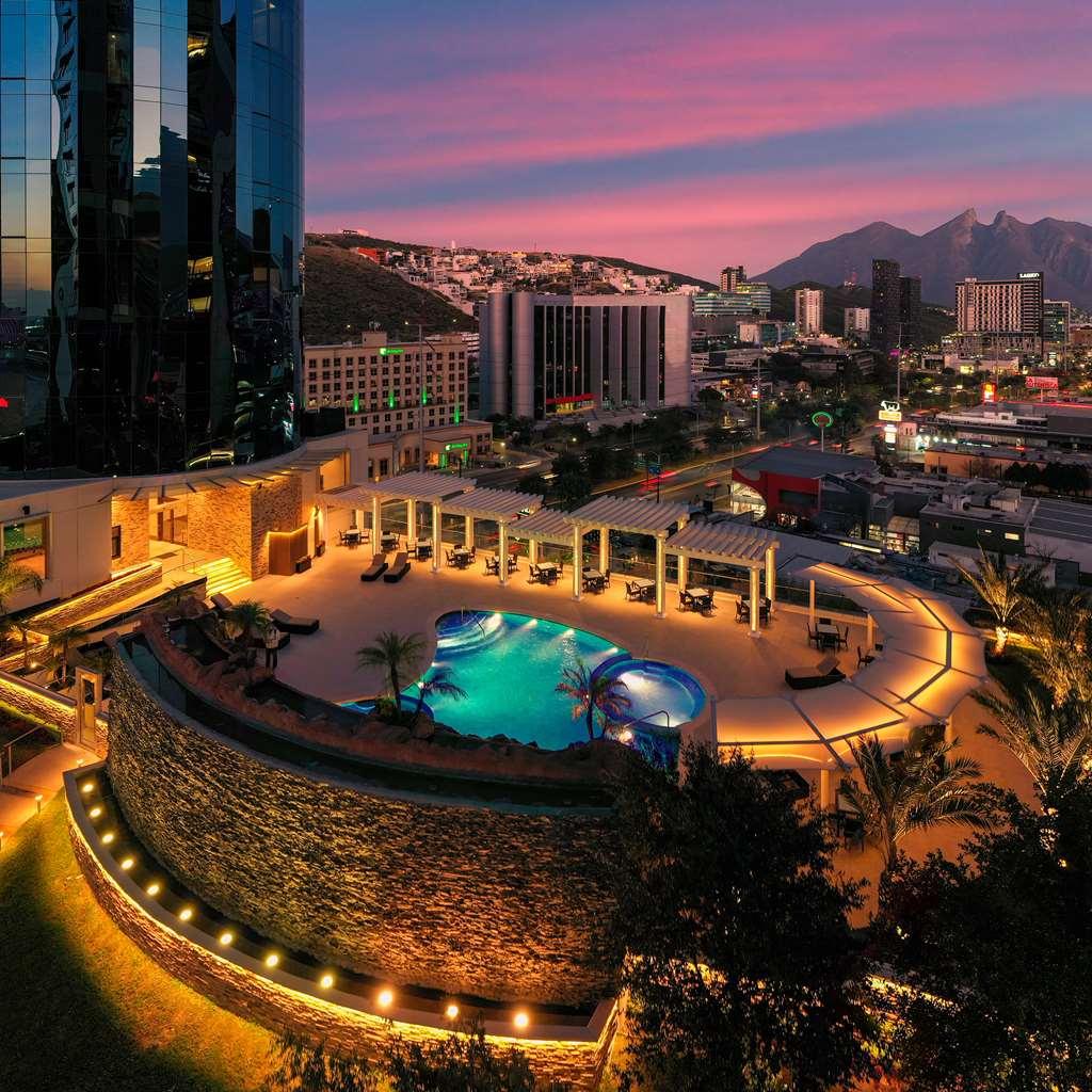 فندق Safi Royal Luxury Metropolitan San Pedro Garza Garcia المرافق الصورة The pool at the JW Marriott Scottsdale Resort and Spa at Camelback Inn
